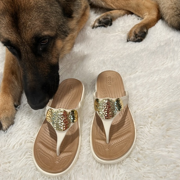 CROCS SANRAH WEDGE flip flops. White and gold. EUC and I mean EXCELLENT - Picture 7 of 7